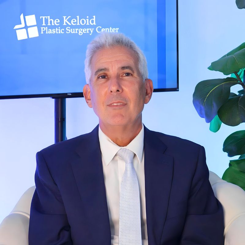 Roberto J. Mendez M.D., F.A.C.S. is a board-certified plastic surgeon who brings over 20 years of experience.