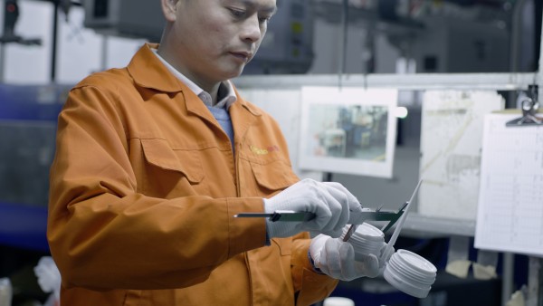 Everich quality inspection process at a manufacturing facility.